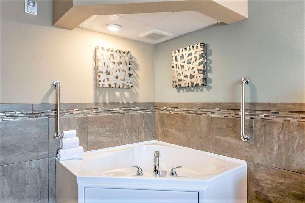 Amerivu Inn And Suites - Chisago City Εξωτερικό φωτογραφία