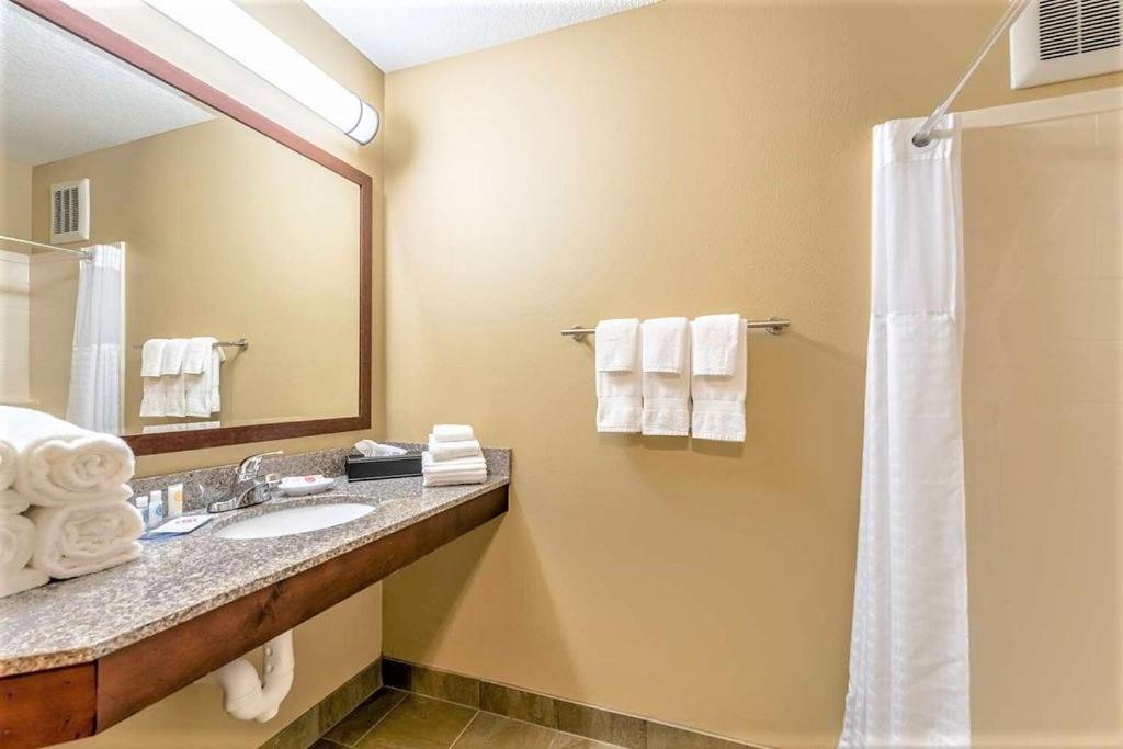 Amerivu Inn And Suites - Chisago City Εξωτερικό φωτογραφία