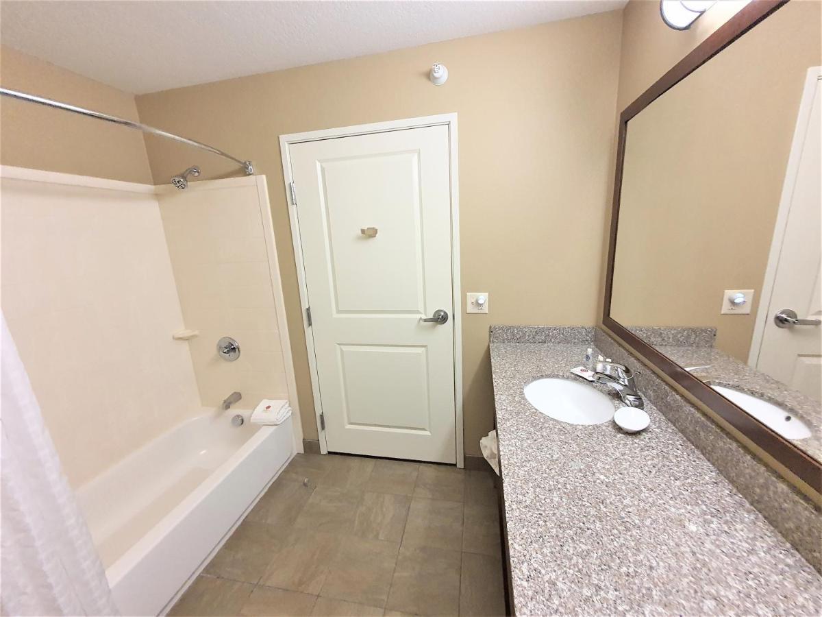 Amerivu Inn And Suites - Chisago City Εξωτερικό φωτογραφία
